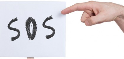 Przycisk SOS, klawisze szybkiego wyboru, latarka w telefonach dla babci i dziadka